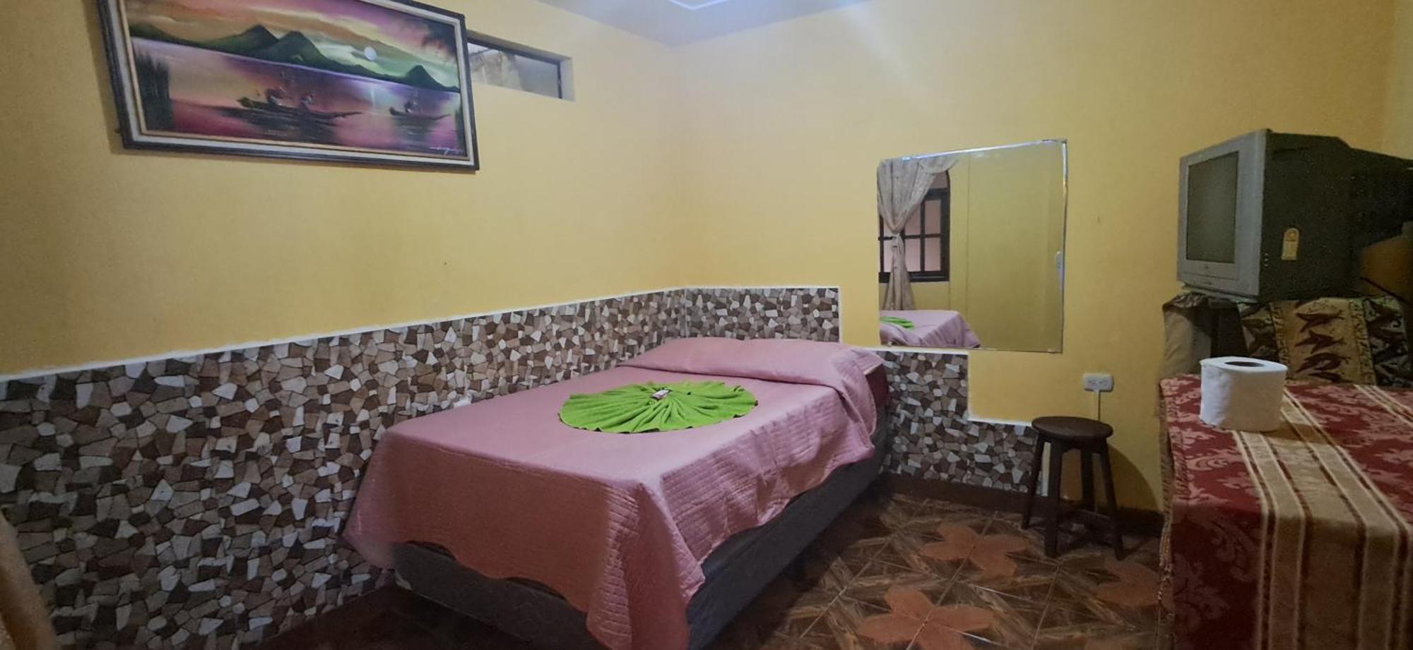 Hospedaje Gonzalez San Pedro La Laguna Exterior photo
